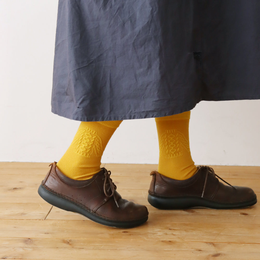 KIVISDOU きびす堂|2足組 ウール混クルーソックス|立体的な編み物柄で足元を彩るデザイン靴下|k41046