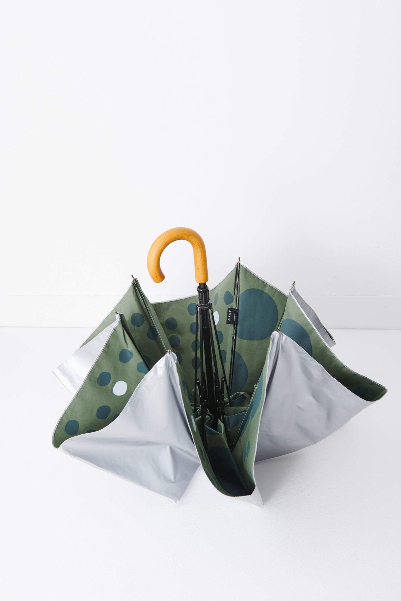 392 サンキューニ|紫外線対策 UV99.9% 折畳日傘(晴雨兼用)maru|Q320