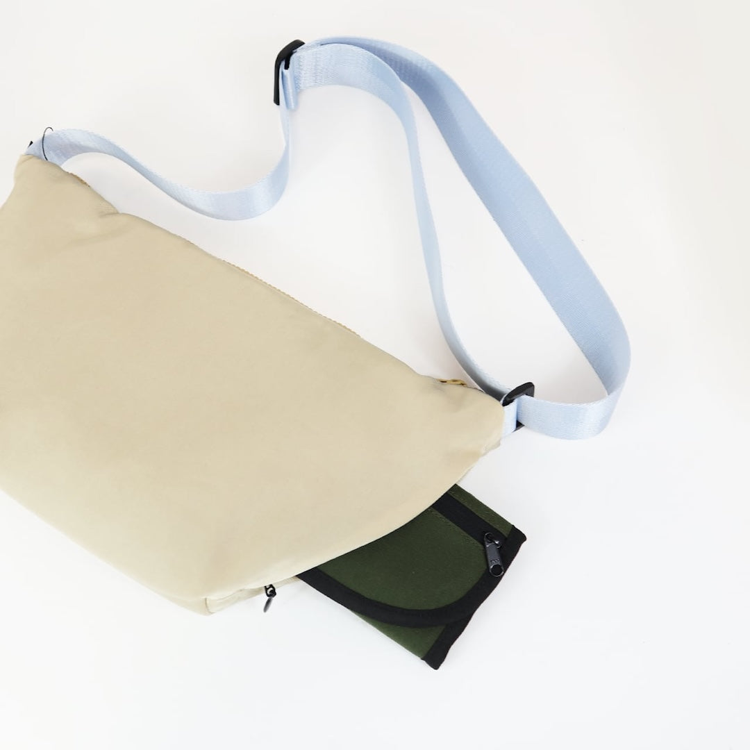 SML エスエムエル|SALAHシリーズ STOMACH SHOULDERBAG ショルダーバッグSサイズ ナイロンツイル 撥水 軽量 500mlペットボトル収納可|K905058