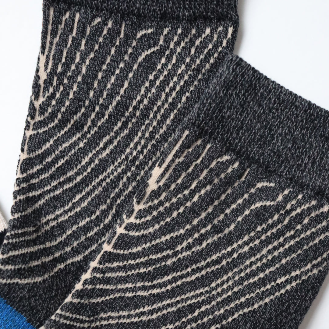 KIVISDOU きびす堂|フォークロア柄で日常を格上げ【2足組】クラフト クルーソックス 綿素材で一年中快適なミドルゲージ靴下|k41033