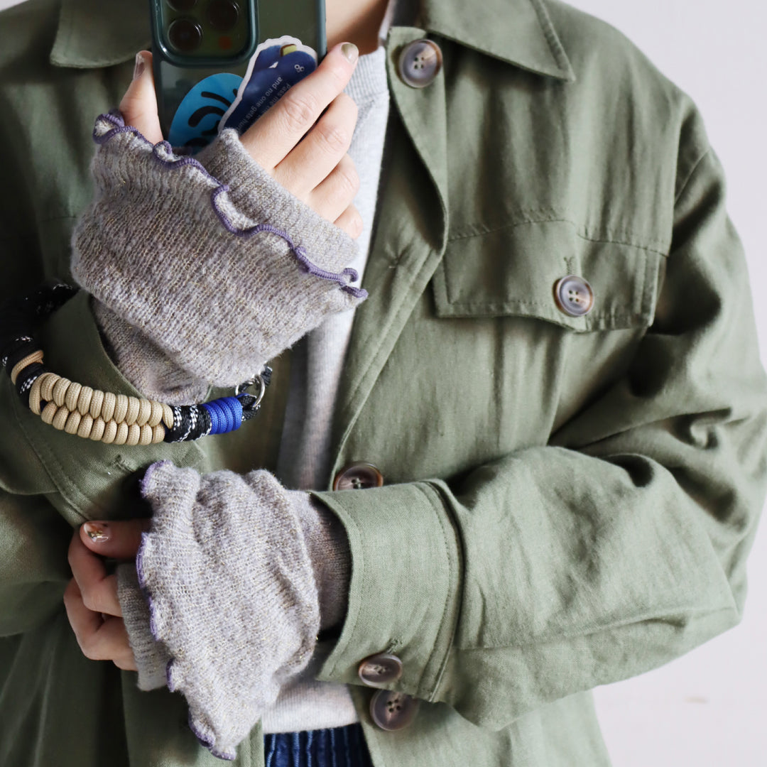 KIVISDOU きびす堂|チューリップフリル ハンドウォーマー |ラメ入り 指なし手袋 スマホ操作も楽々!チクチクしないあったか防寒グッズ|k61092