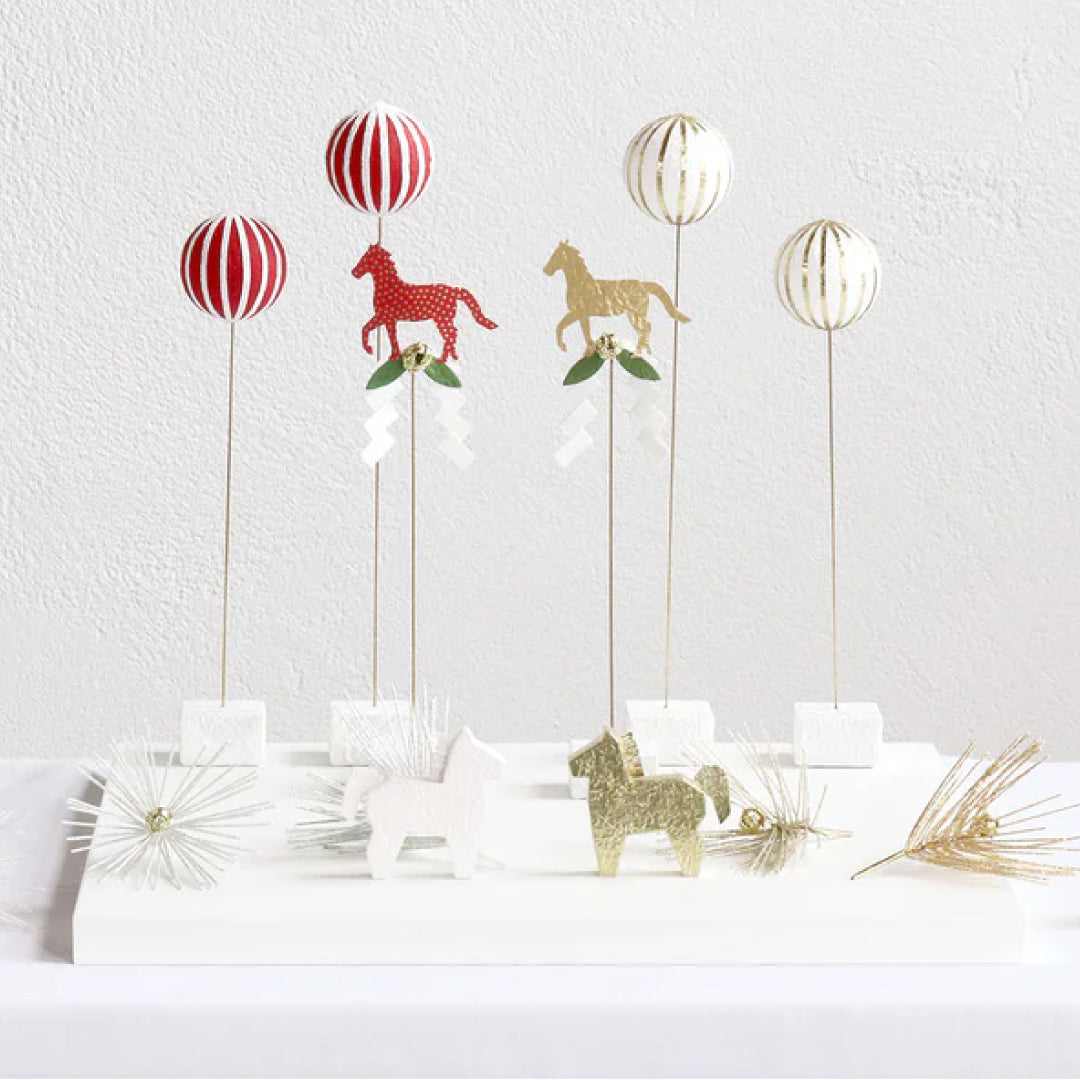 2026お正月飾りご予約商品｜medetaya modern めでたやモダン｜お正月飾り モダン置きかざり うま 2色セット（白・金）｜おしゃれな玄関・デスク飾り｜636000170