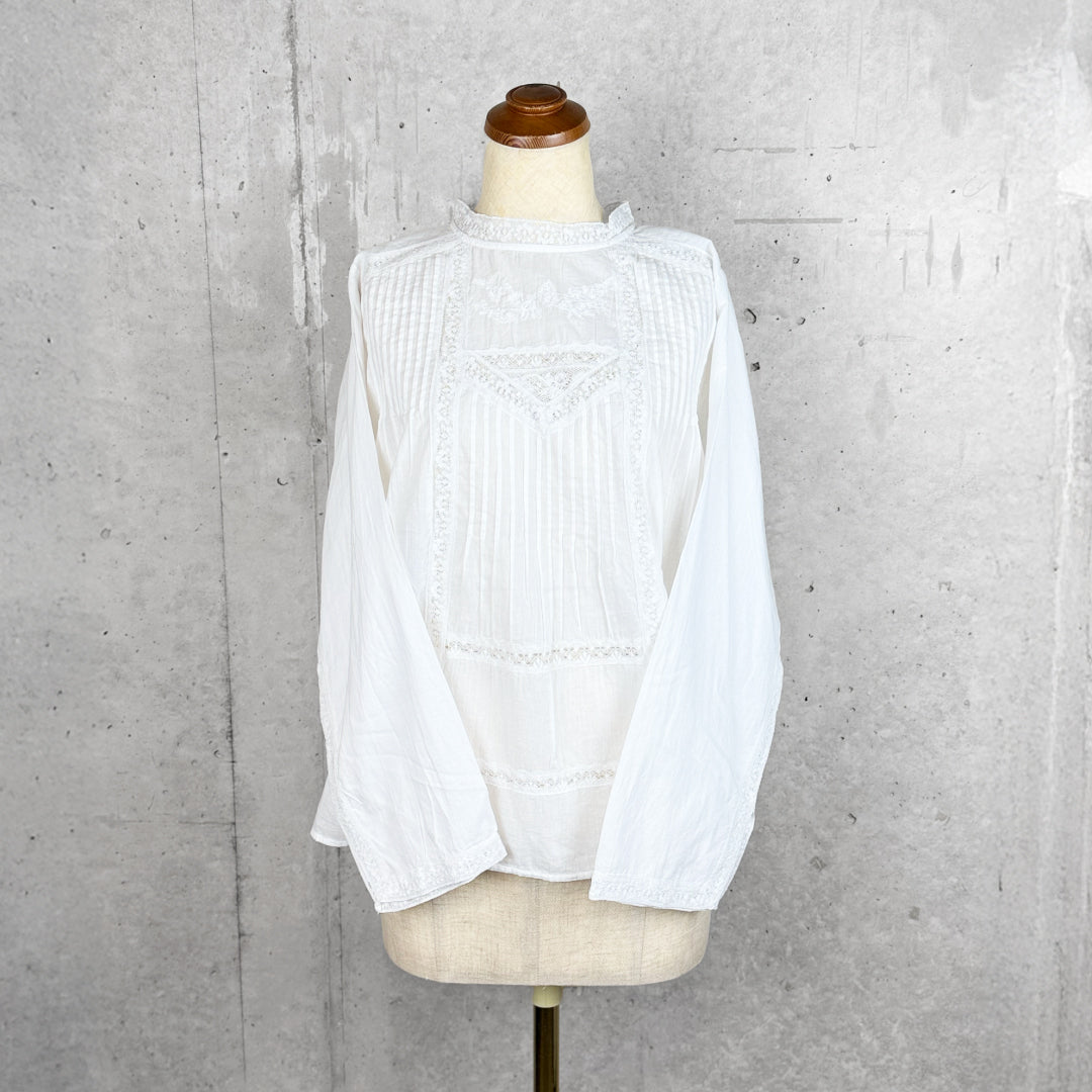 Fanaka ファナカ｜リバーレースヨーク刺繍ピンタックブラウス インド綿 ボタニカル刺繍 フレア｜251-2026