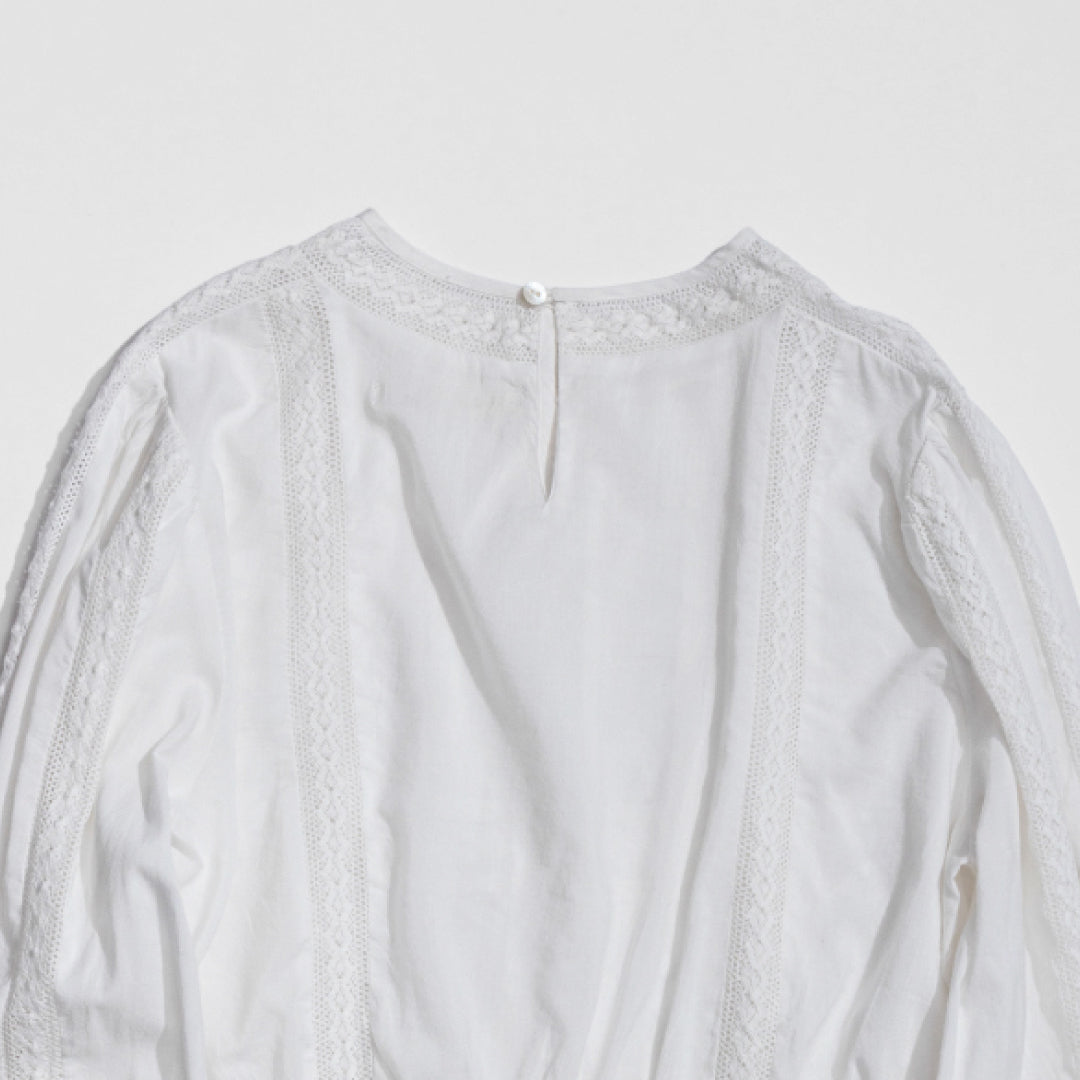 Fanaka ファナカ｜立体ボタニカル刺繍 ペプラムブラウス 綿レーヨン レース袖 ボリューム袖 ｜231-2016