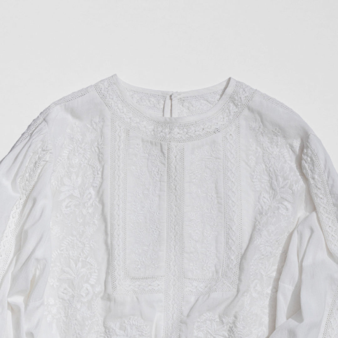 Fanaka ファナカ｜立体ボタニカル刺繍 ペプラムブラウス 綿レーヨン レース袖 ボリューム袖 ｜231-2016