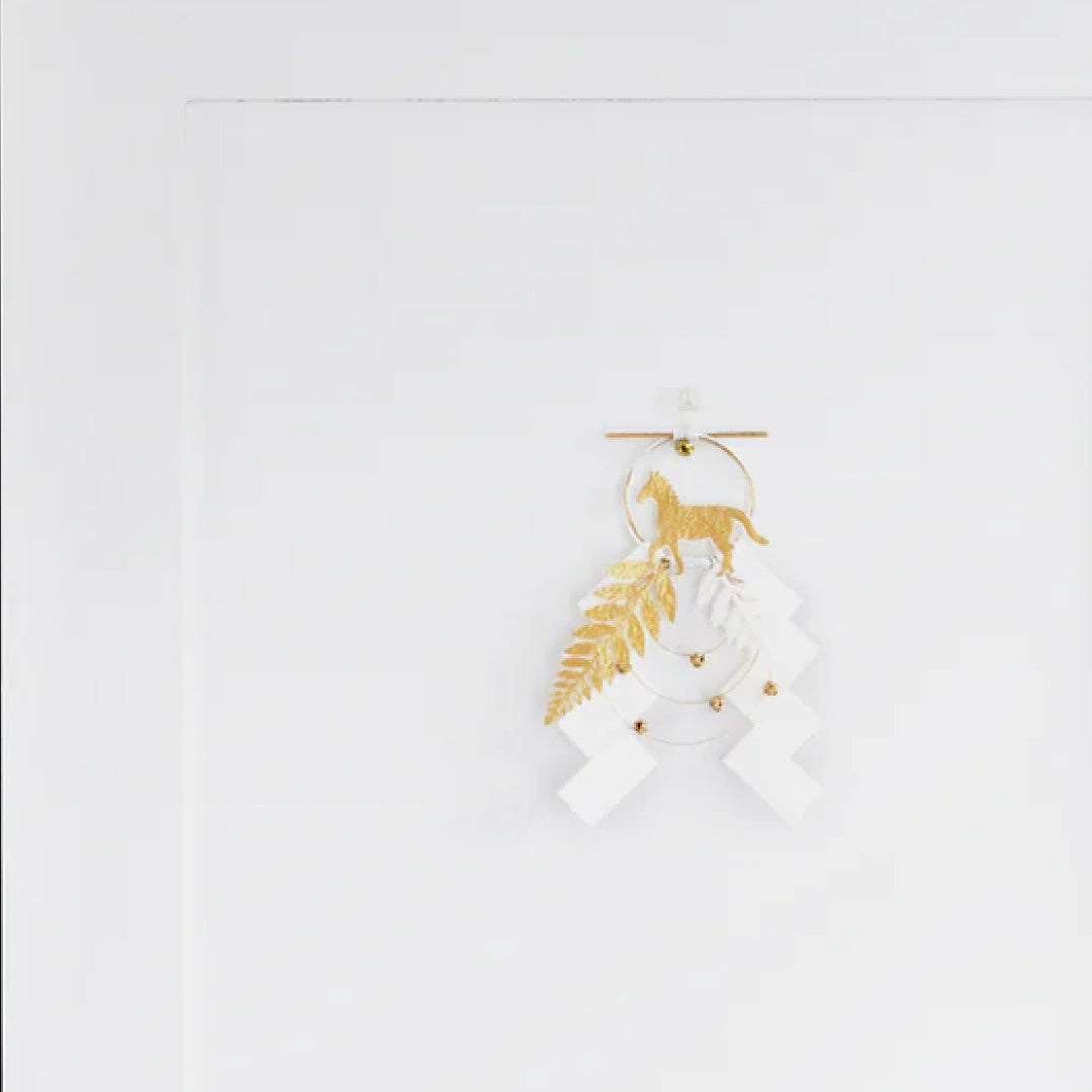 2026お正月飾りご予約商品｜medetaya modern｜干支 水引紙垂かざり 馬（金・赤）Lサイズ 豪華なモダンしめ飾り・玄関飾り A4サイズ｜636000177、636000178