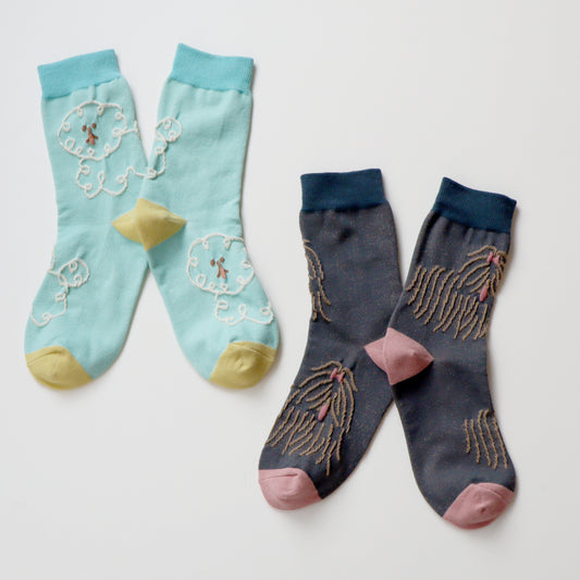 KIVISDOU きびす堂｜【2足組】ドローイングドッグ クルーソックス 犬柄 靴下 レディース 個性的 立体 刺繍 ｜k41174