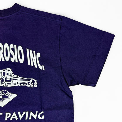 necessary or unnecessary ネセサリーオアアンネセサリー｜ROGER AMBROSIO Tee 前後レトロフォント 大人のクラシックTシャツ 日本製 ユニセックス｜90012328