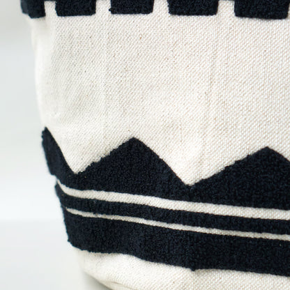 Folna  フォルナ｜サガラ刺繍 マルシェトートバッグ レディース 軽量 ヌメ革チャーム付 バイカラーデザインのハンドル 収納力｜K765110
