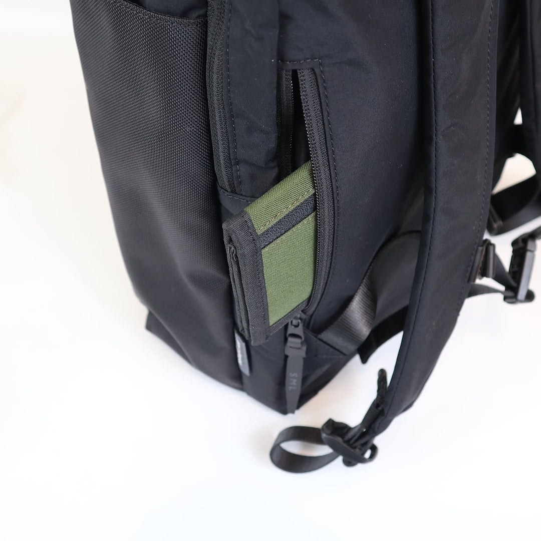 SML エスエムエル｜DECLANシリーズ PILOT BACKPACK｜軽量625g FIDLOCK採用｜PC収納 カジュアル通勤対応｜K905051