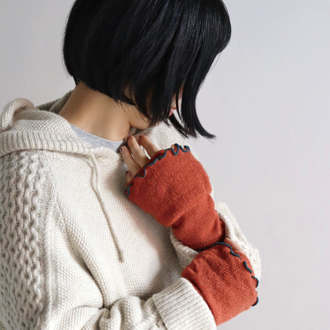 KIVISDOU きびす堂｜チューリップフリル ハンドウォーマー ｜ラメ入り 指なし手袋 スマホ操作も楽々！チクチクしないあったか防寒グッズ｜k61092