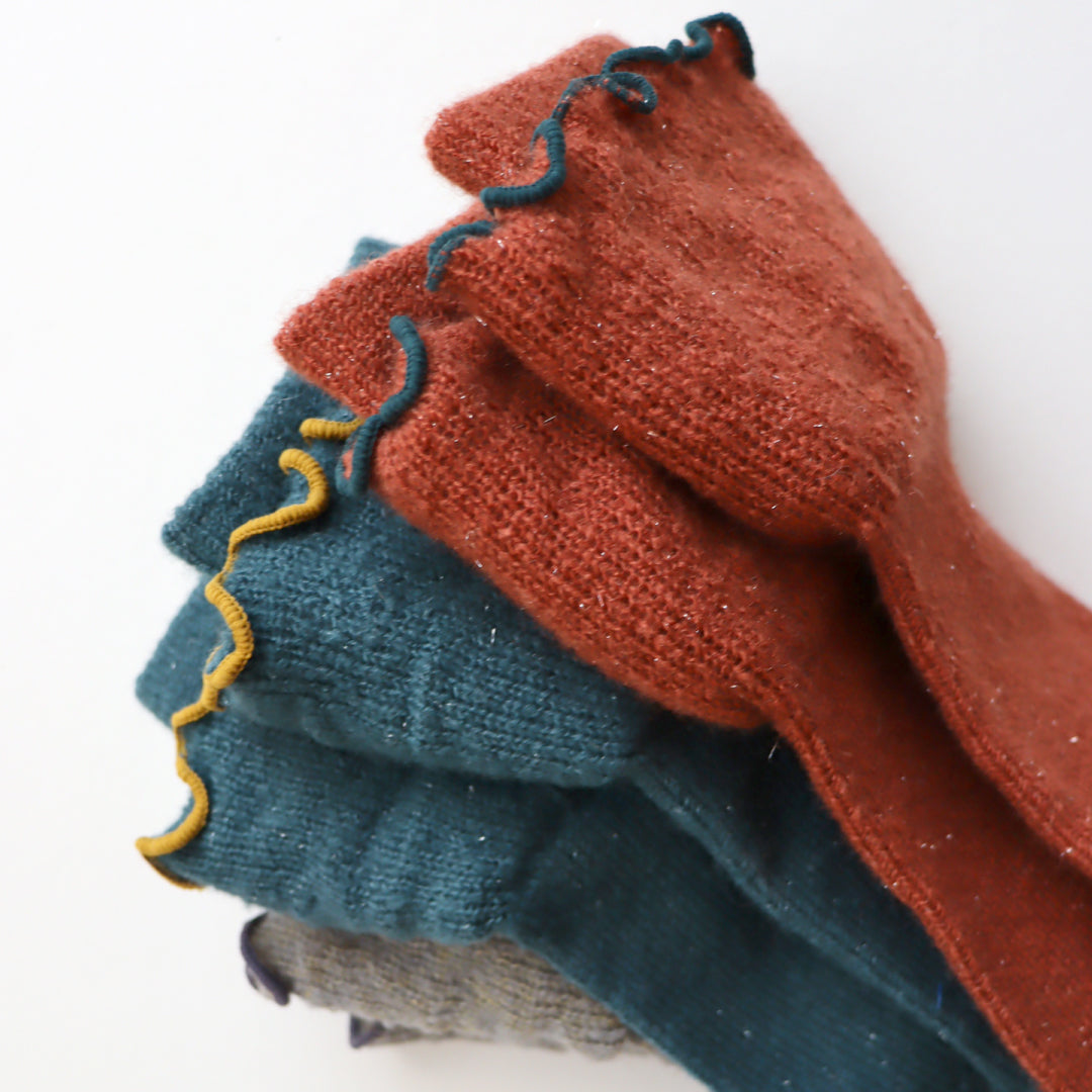 KIVISDOU きびす堂｜チューリップフリル ハンドウォーマー ｜ラメ入り 指なし手袋 スマホ操作も楽々！チクチクしないあったか防寒グッズ｜k61092