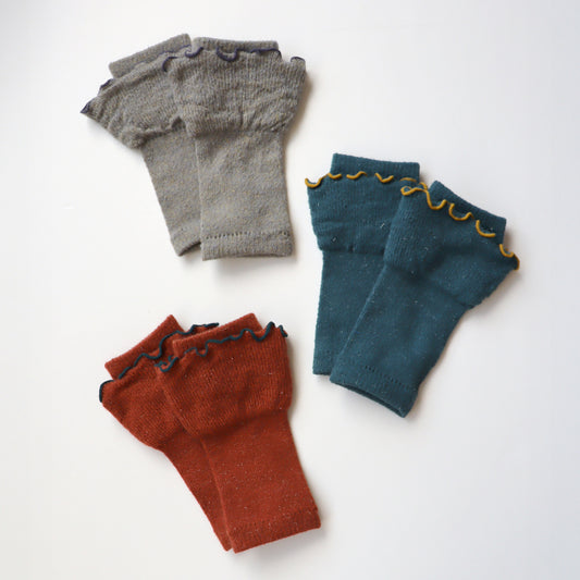 KIVISDOU きびす堂｜チューリップフリル ハンドウォーマー ｜ラメ入り 指なし手袋 スマホ操作も楽々！チクチクしないあったか防寒グッズ｜k61092