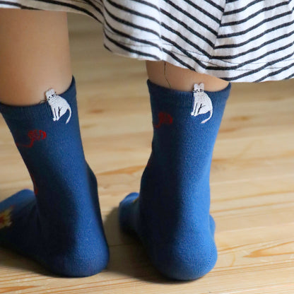 KIVISDOU きびす堂｜休日のひととき はみ出し刺繍 ショートソックス２足組｜周りと被らない 遊び心があるデザイン レディース靴下 秋冬 キビスドウ｜k31273