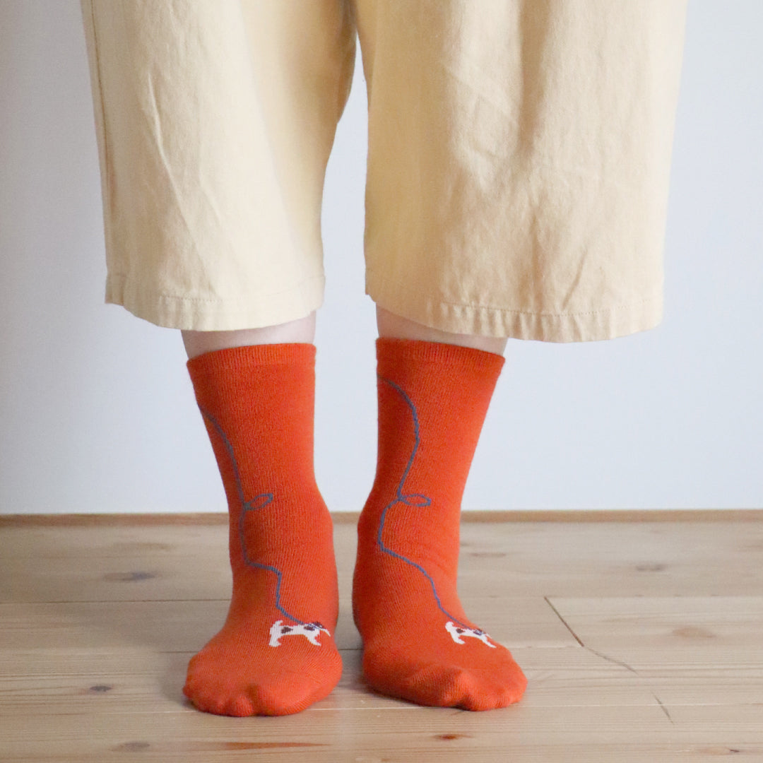 KIVISDOU きびす堂｜休日のひととき はみ出し刺繍 ショートソックス２足組｜周りと被らない 遊び心があるデザイン レディース靴下 秋冬 キビスドウ｜k31273
