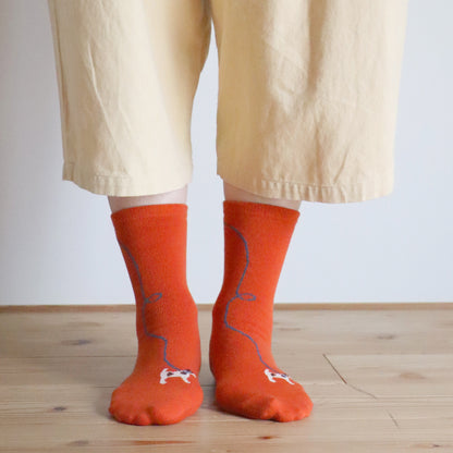 KIVISDOU きびす堂｜休日のひととき はみ出し刺繍 ショートソックス２足組｜周りと被らない 遊び心があるデザイン レディース靴下 秋冬 キビスドウ｜k31273