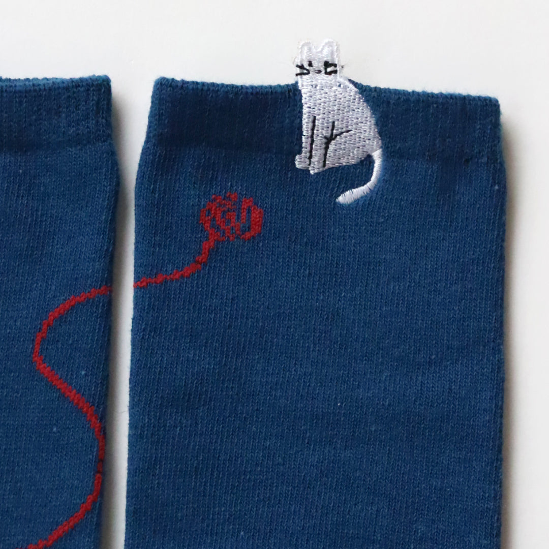 KIVISDOU きびす堂｜休日のひととき はみ出し刺繍 ショートソックス２足組｜周りと被らない 遊び心があるデザイン レディース靴下 秋冬 キビスドウ｜k31273