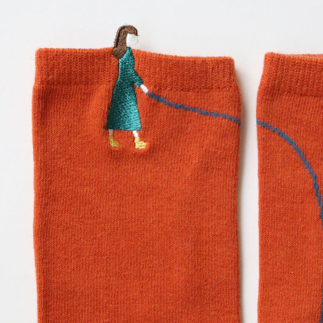 KIVISDOU きびす堂｜休日のひととき はみ出し刺繍 ショートソックス２足組｜周りと被らない 遊び心があるデザイン レディース靴下 秋冬 キビスドウ｜k31273