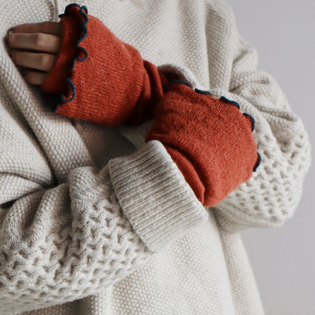 KIVISDOU きびす堂｜チューリップフリル ハンドウォーマー ｜ラメ入り 指なし手袋 スマホ操作も楽々！チクチクしないあったか防寒グッズ｜k61092