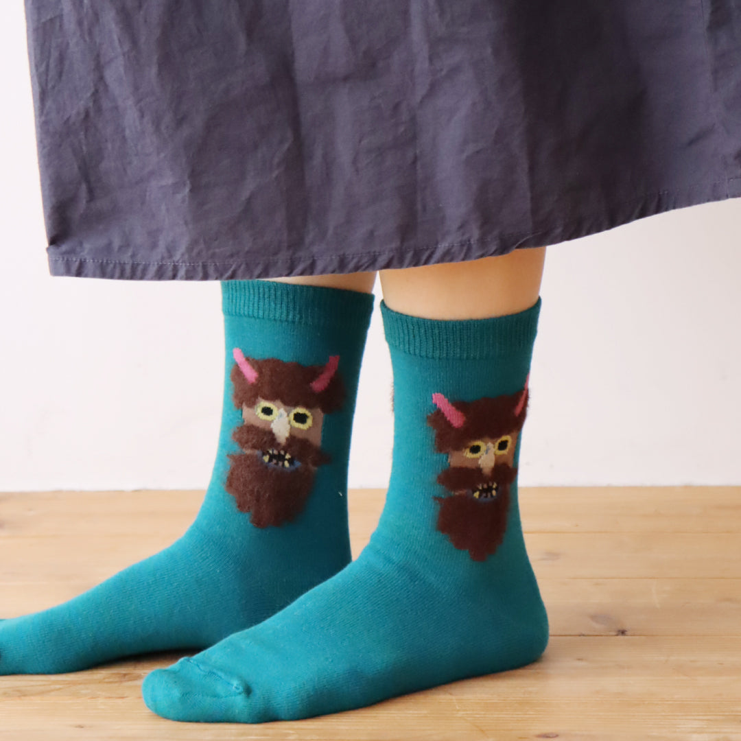 KIVISDOU きびす堂｜【2足組】ふさふさの仮面 クルーソックス｜フォークロアデザインのユニーク総柄で足元に個性を｜k41028