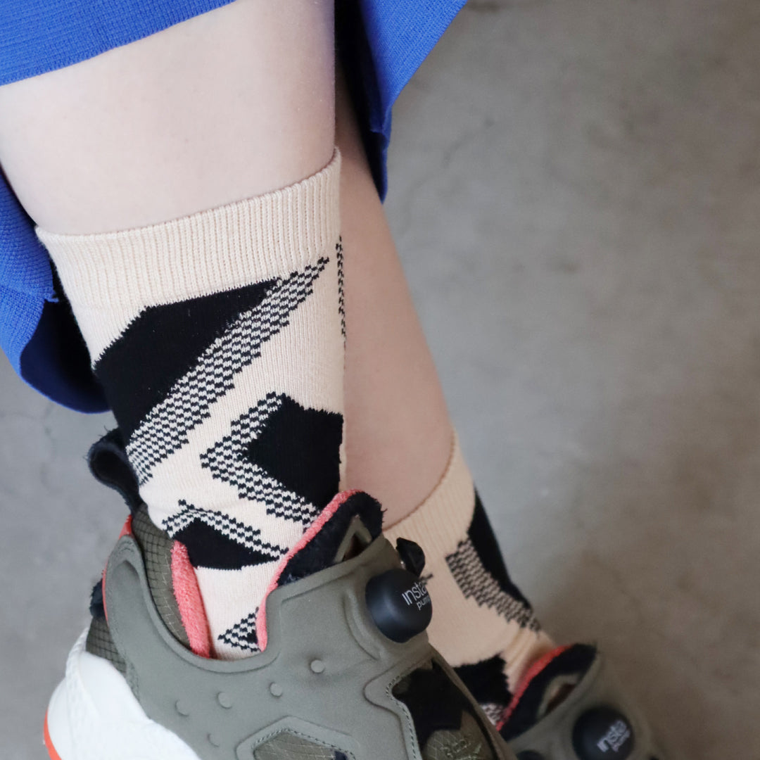 KIVISDOU きびす堂｜フォークロア柄で日常を格上げ【2足組】クラフト クルーソックス 綿素材で一年中快適なミドルゲージ靴下｜k41033