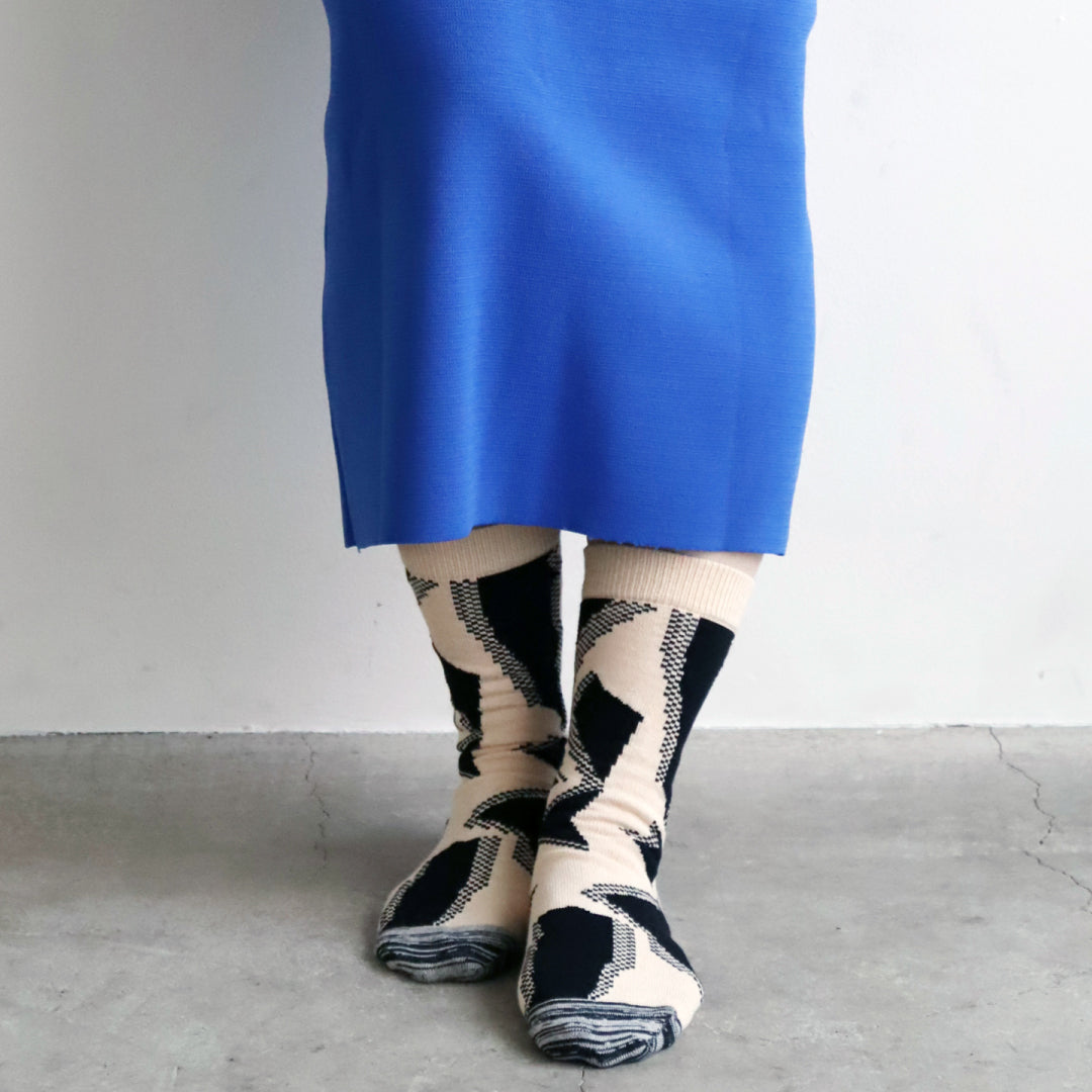 KIVISDOU きびす堂｜フォークロア柄で日常を格上げ【2足組】クラフト クルーソックス 綿素材で一年中快適なミドルゲージ靴下｜k41033