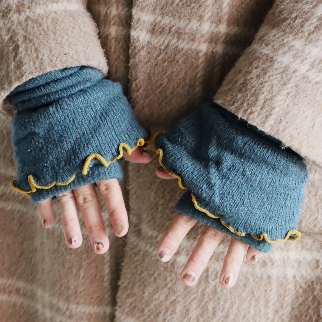 KIVISDOU きびす堂｜チューリップフリル ハンドウォーマー ｜ラメ入り 指なし手袋 スマホ操作も楽々！チクチクしないあったか防寒グッズ｜k61092