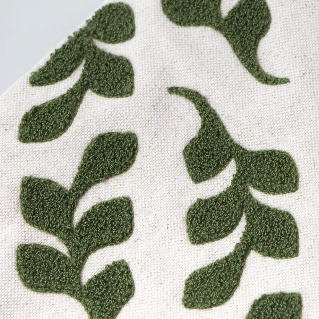 Folna  フォルナ｜サガラ刺繍　薄マチトートバッグ A4サイズ 肩掛け ヌメ革チャーム付  収納力 レディース｜K765111